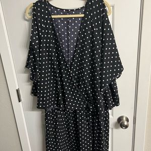 Polka dot dress with open shoulders